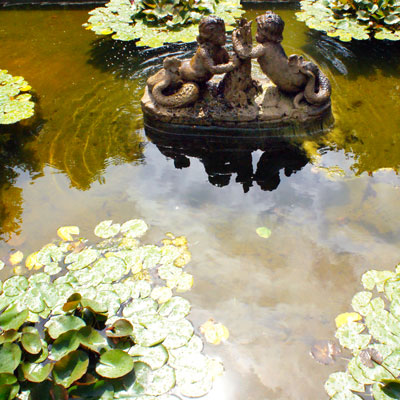 Beaulieu Garden: Fountain in the Sunken Garden